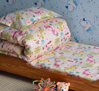 定制幼兒園床上用品，從三件套到六件套，精選棉花被褥，誠招代理，一件代發，提供高清細節圖